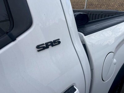 2022 Toyota Tundra 4WD 4WD SR5 CrewMax 5.5' Bed (SE)