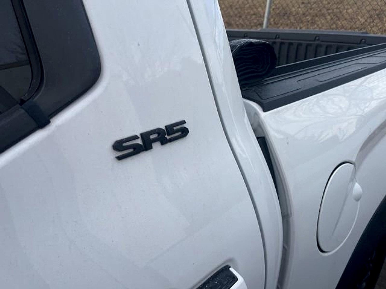 2022 Toyota Tundra 4WD 4WD SR5 CrewMax 5.5' Bed (SE)