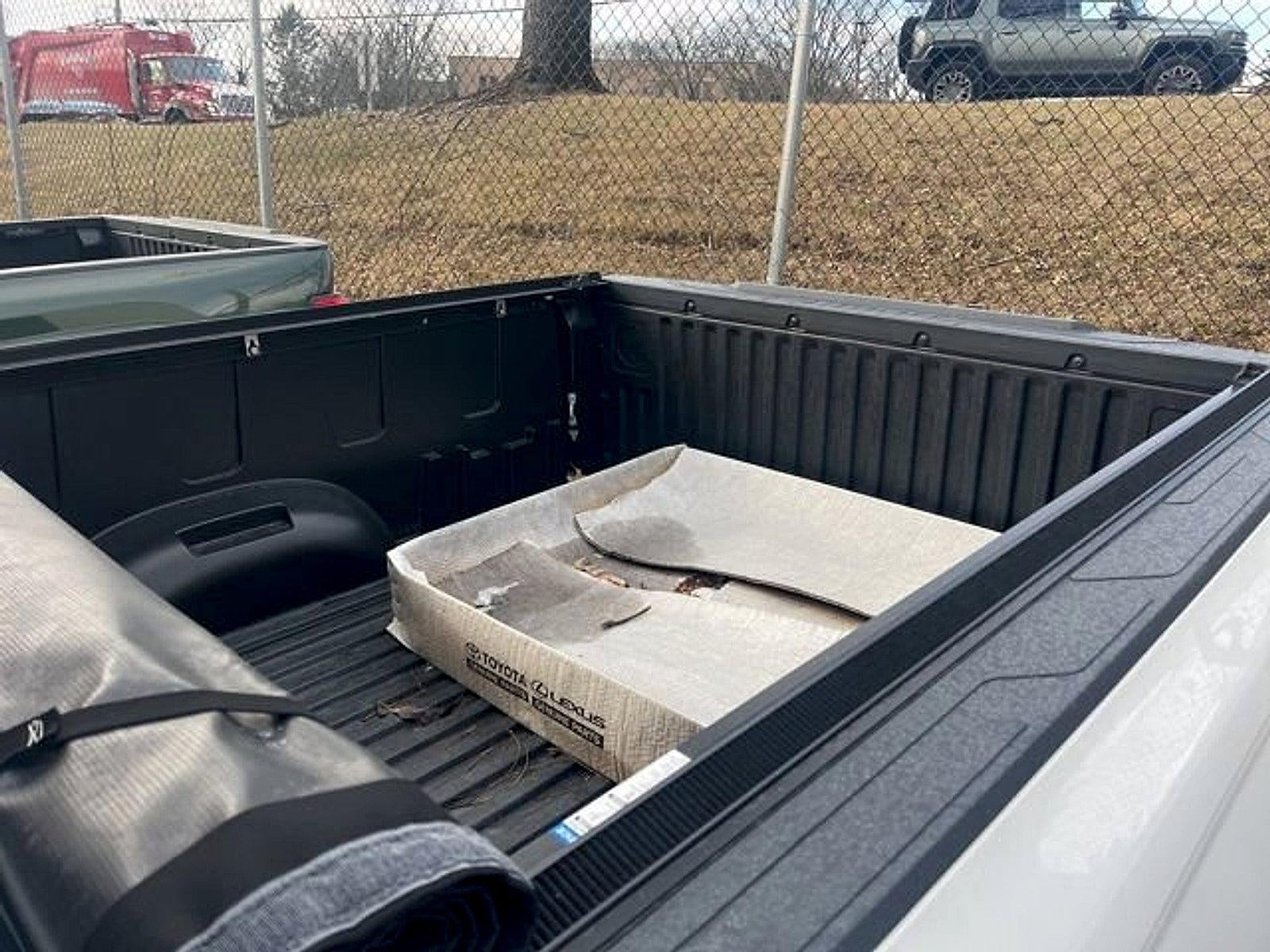 2022 Toyota Tundra 4WD 4WD SR5 CrewMax 5.5' Bed (SE)