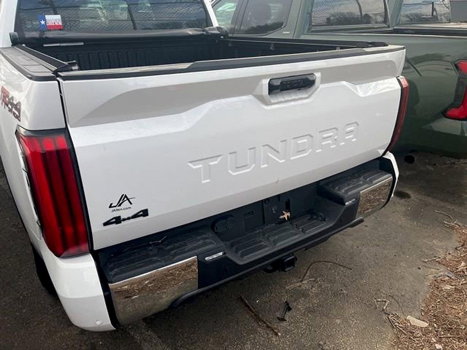 2022 Toyota Tundra 4WD 4WD SR5 CrewMax 5.5' Bed (SE)