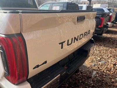 2022 Toyota Tundra 4WD 4WD SR5 CrewMax 5.5' Bed (SE)