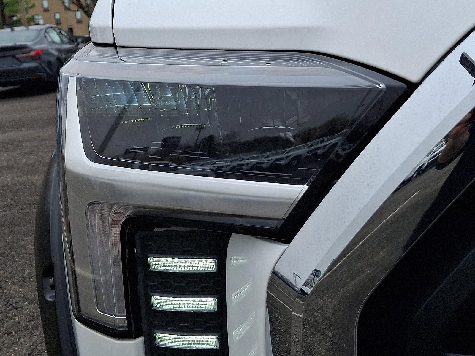 2022 Toyota Tundra 4WD 4WD SR5 CrewMax 5.5' Bed (SE)