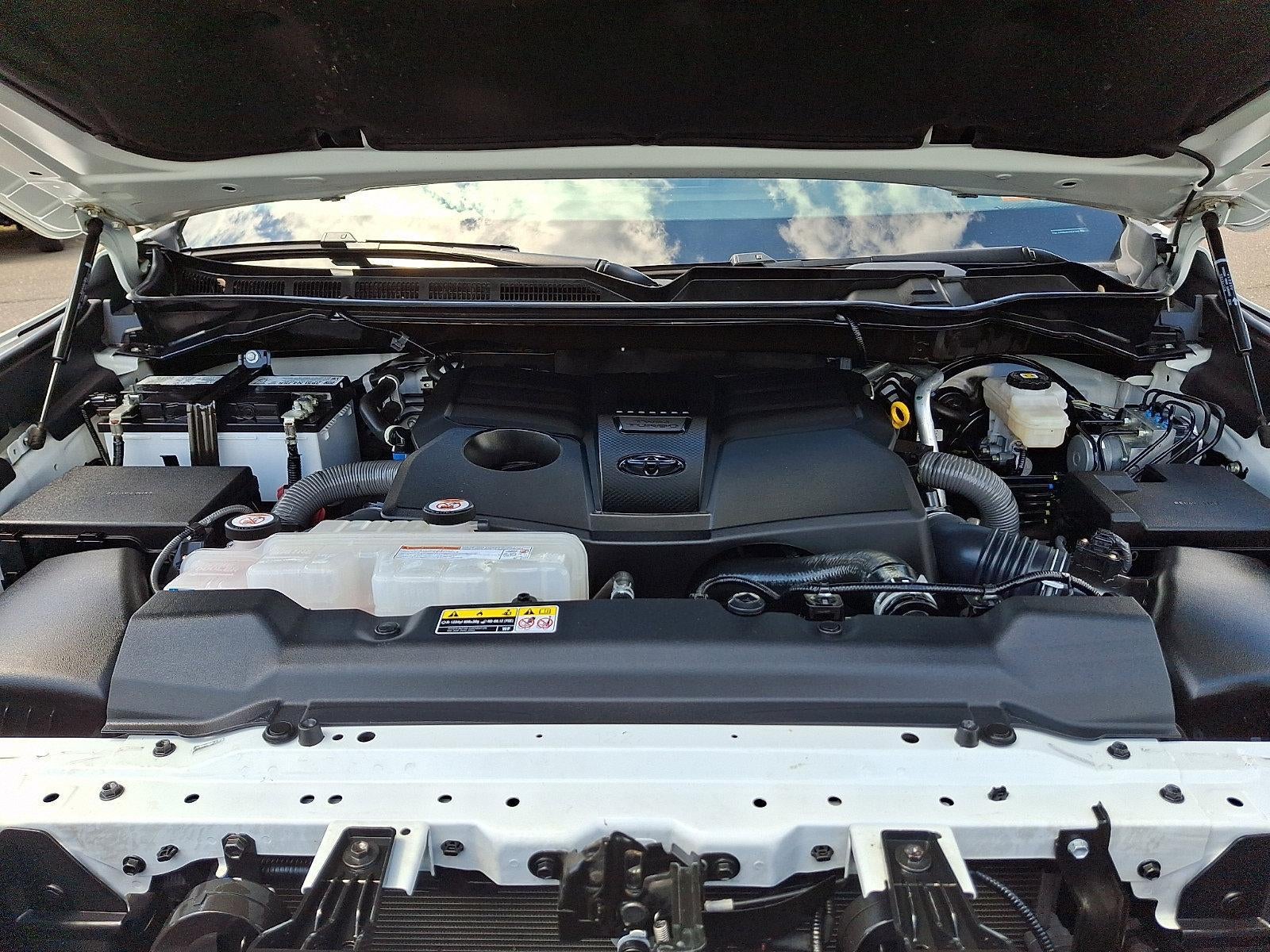 2023 Toyota Tundra 4WD 4WD SR5 CrewMax 5.5' Bed (Natl)