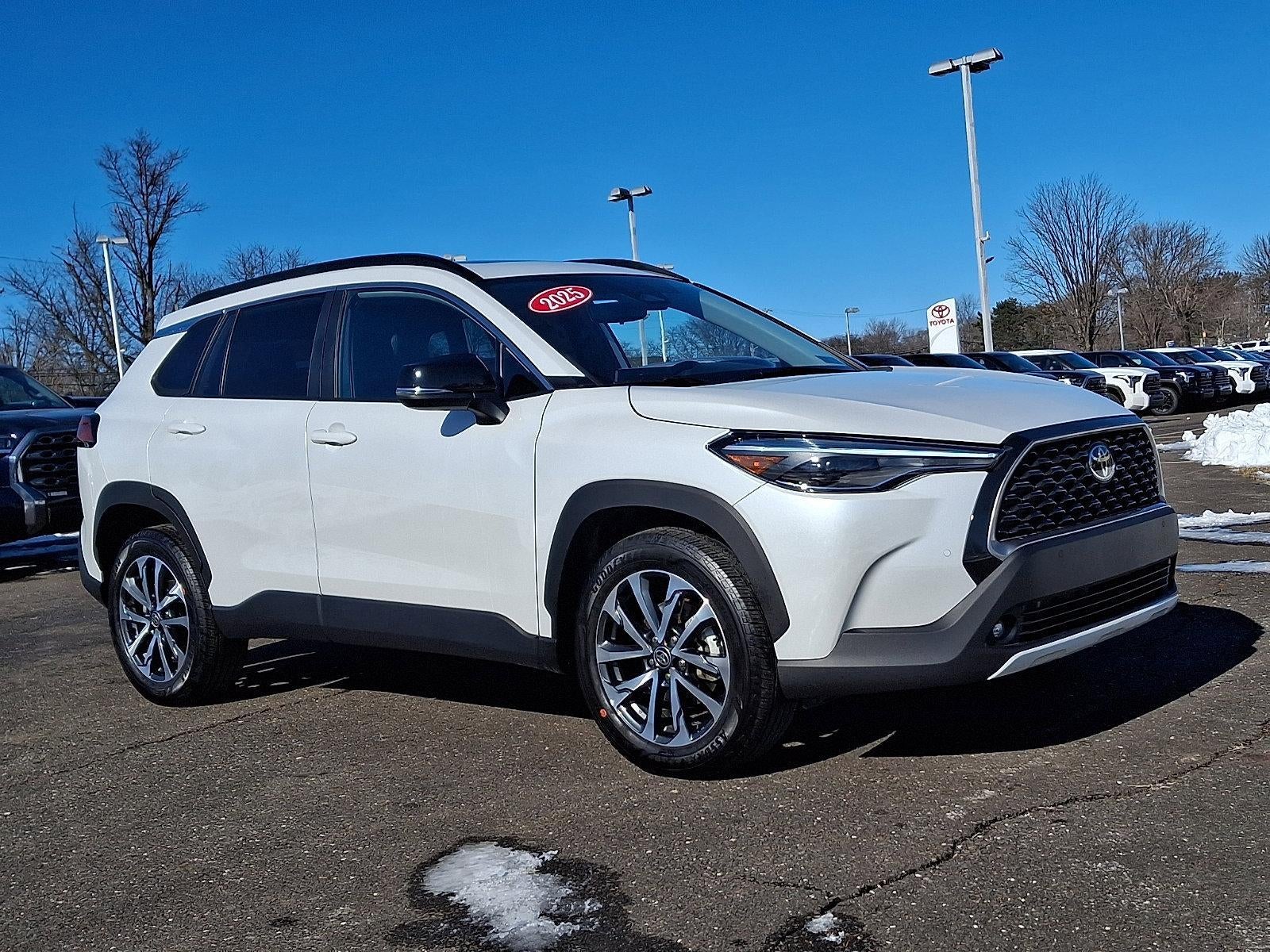 2025 Toyota Corolla Cross XLE 4WD (Natl)