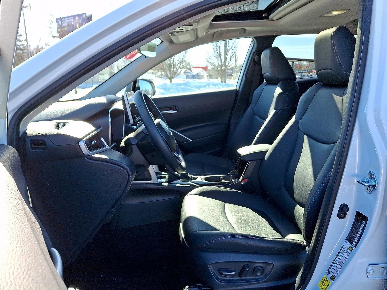 2025 Toyota Corolla Cross XLE 4WD (Natl)