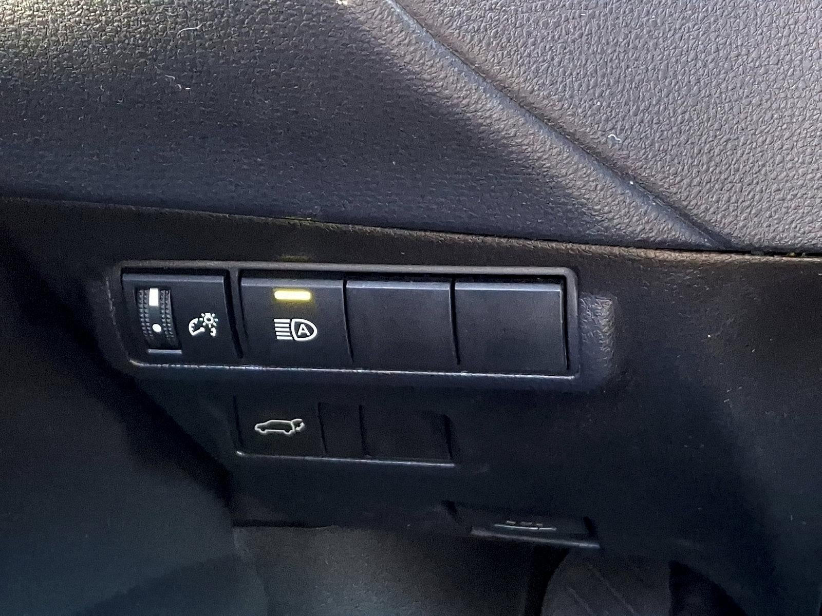 2025 Toyota Corolla Cross XLE 4WD (Natl)