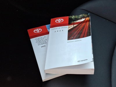 2025 Toyota Corolla Cross XLE 4WD (Natl)