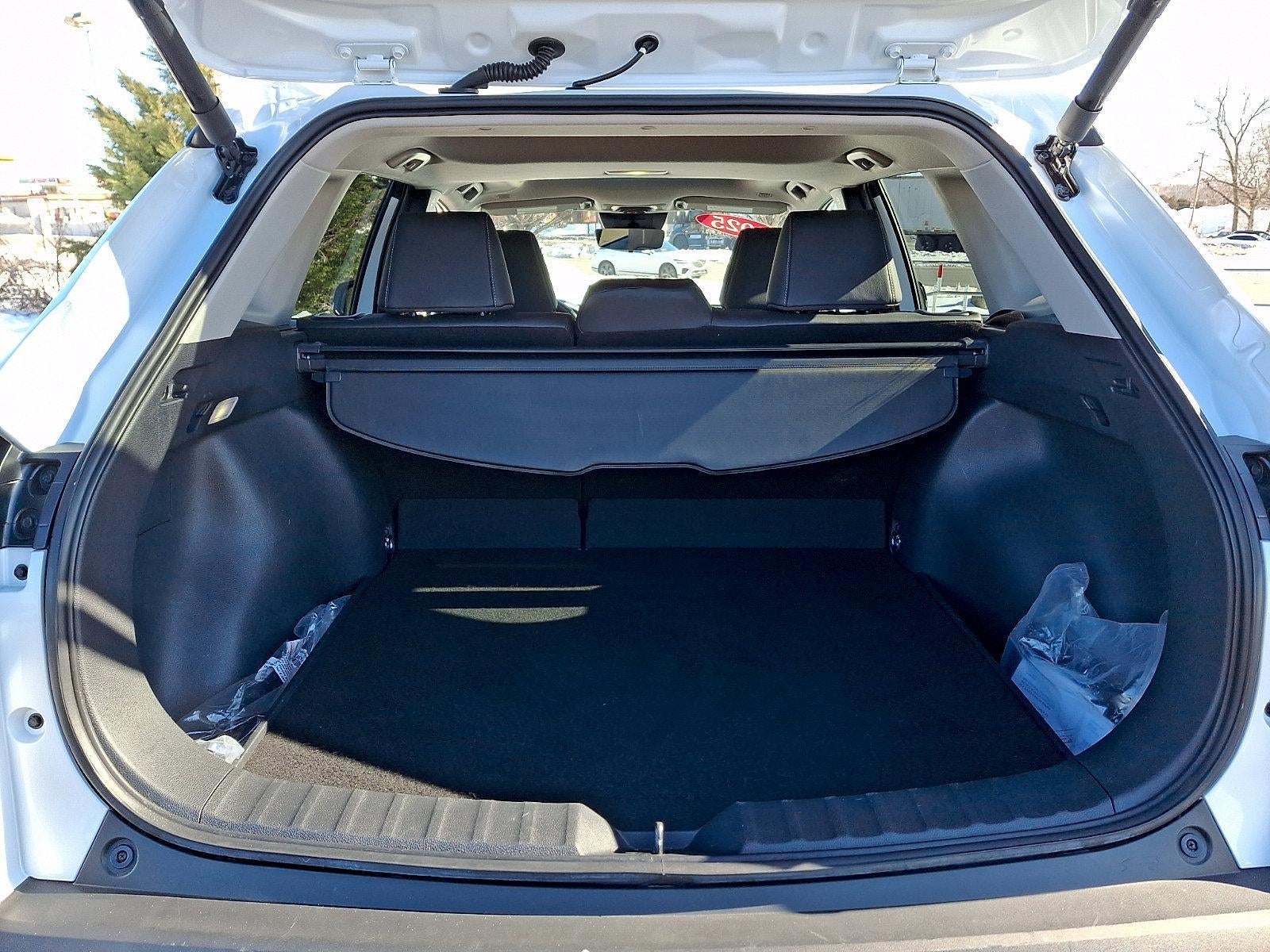 2025 Toyota Corolla Cross XLE 4WD (Natl)