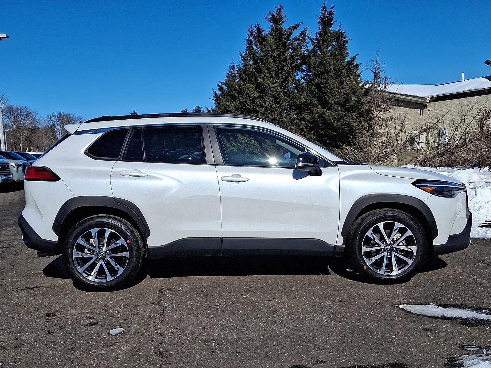 2025 Toyota Corolla Cross XLE 4WD (Natl)