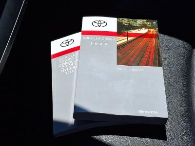 2024 Toyota Corolla Cross XLE 4WD (Natl)