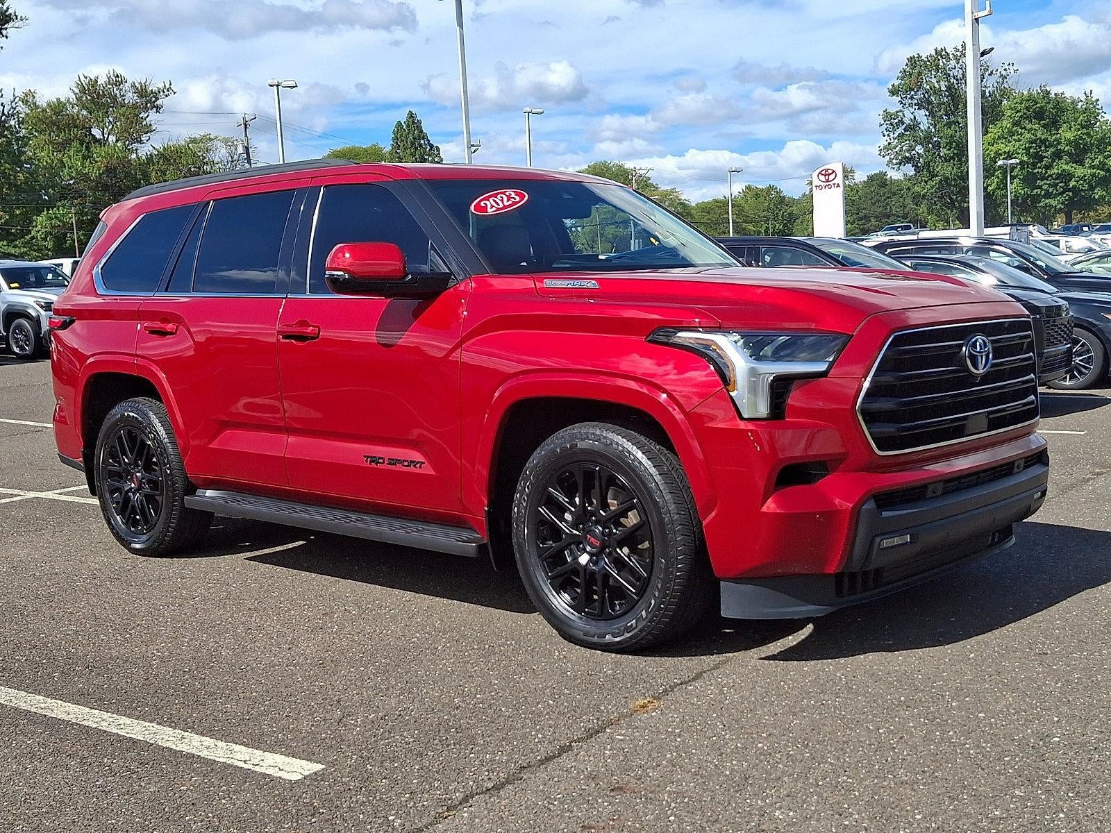 2023 Toyota Sequoia SR5 4WD (Natl)