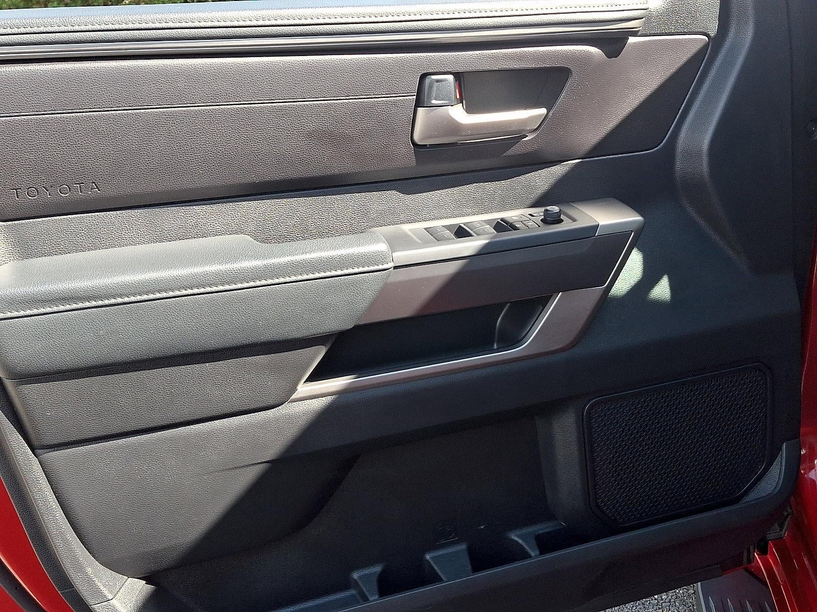 2023 Toyota Sequoia SR5 4WD (Natl)