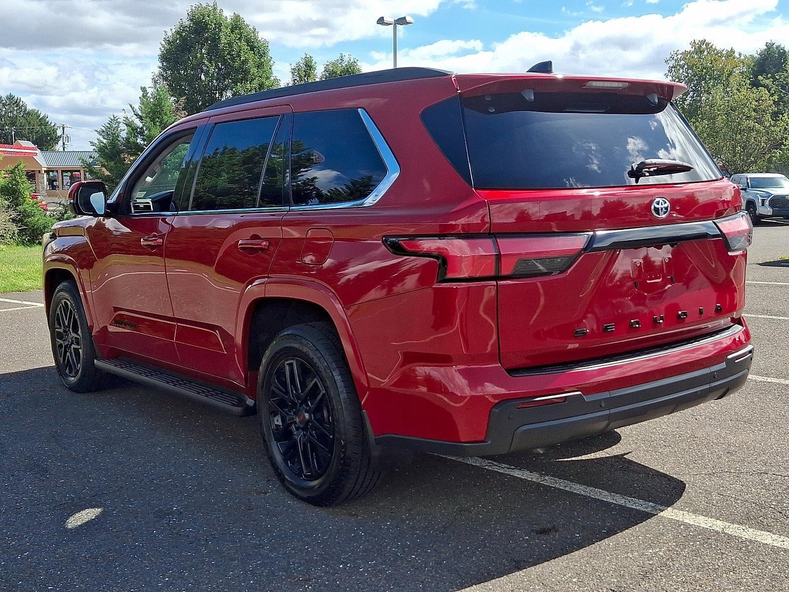 2023 Toyota Sequoia SR5 4WD (Natl)