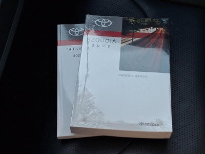2023 Toyota Sequoia Platinum 4WD (Natl)