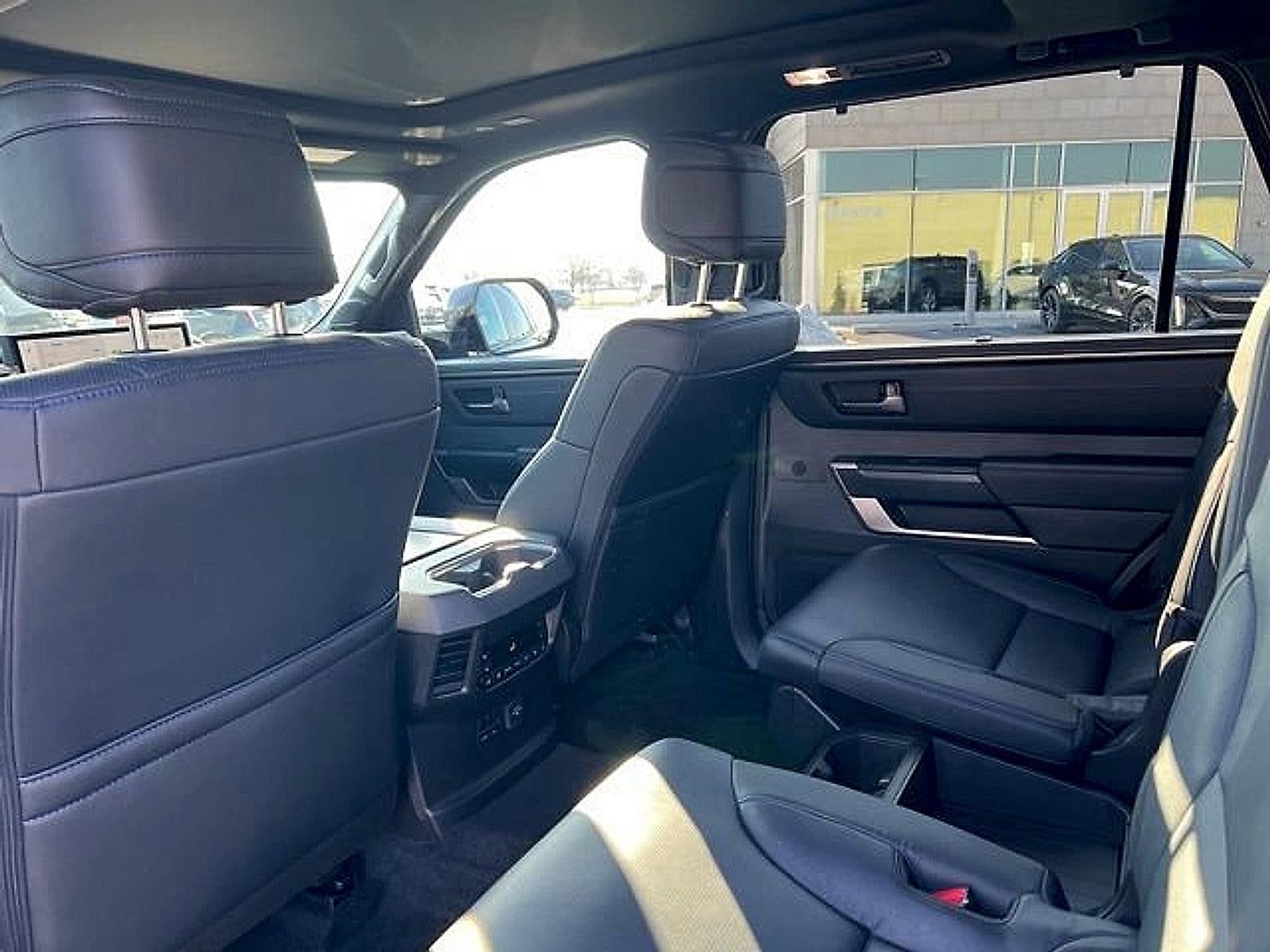 2026 Toyota Sequoia Platinum 4WD (Natl)