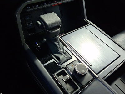 2026 Toyota Sequoia Platinum 4WD (Natl)