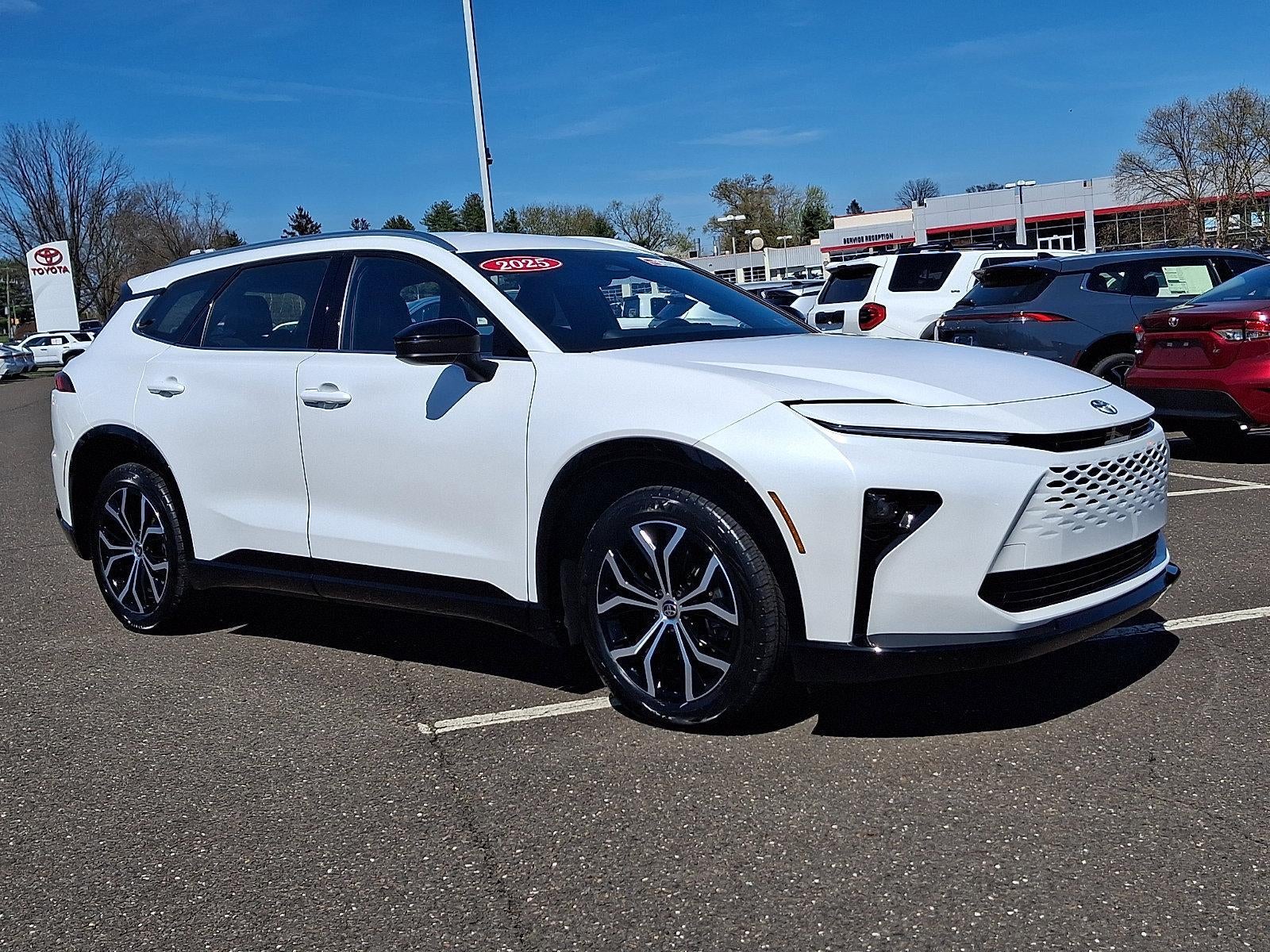 2025 Toyota Crown Signia XLE AWD (Natl)