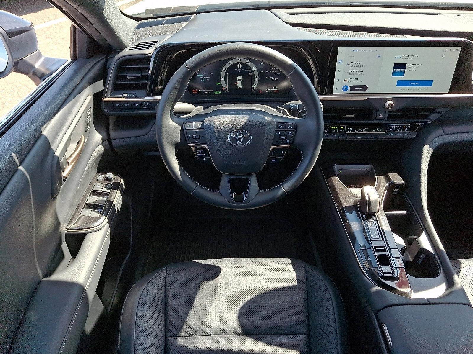 2025 Toyota Crown Signia XLE AWD (Natl)