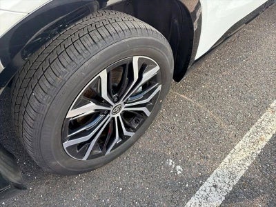 2025 Toyota Crown Signia XLE AWD (Natl)