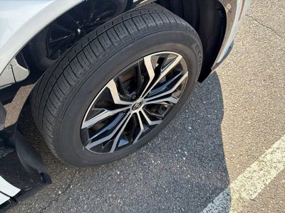 2025 Toyota Crown Signia XLE AWD (Natl)