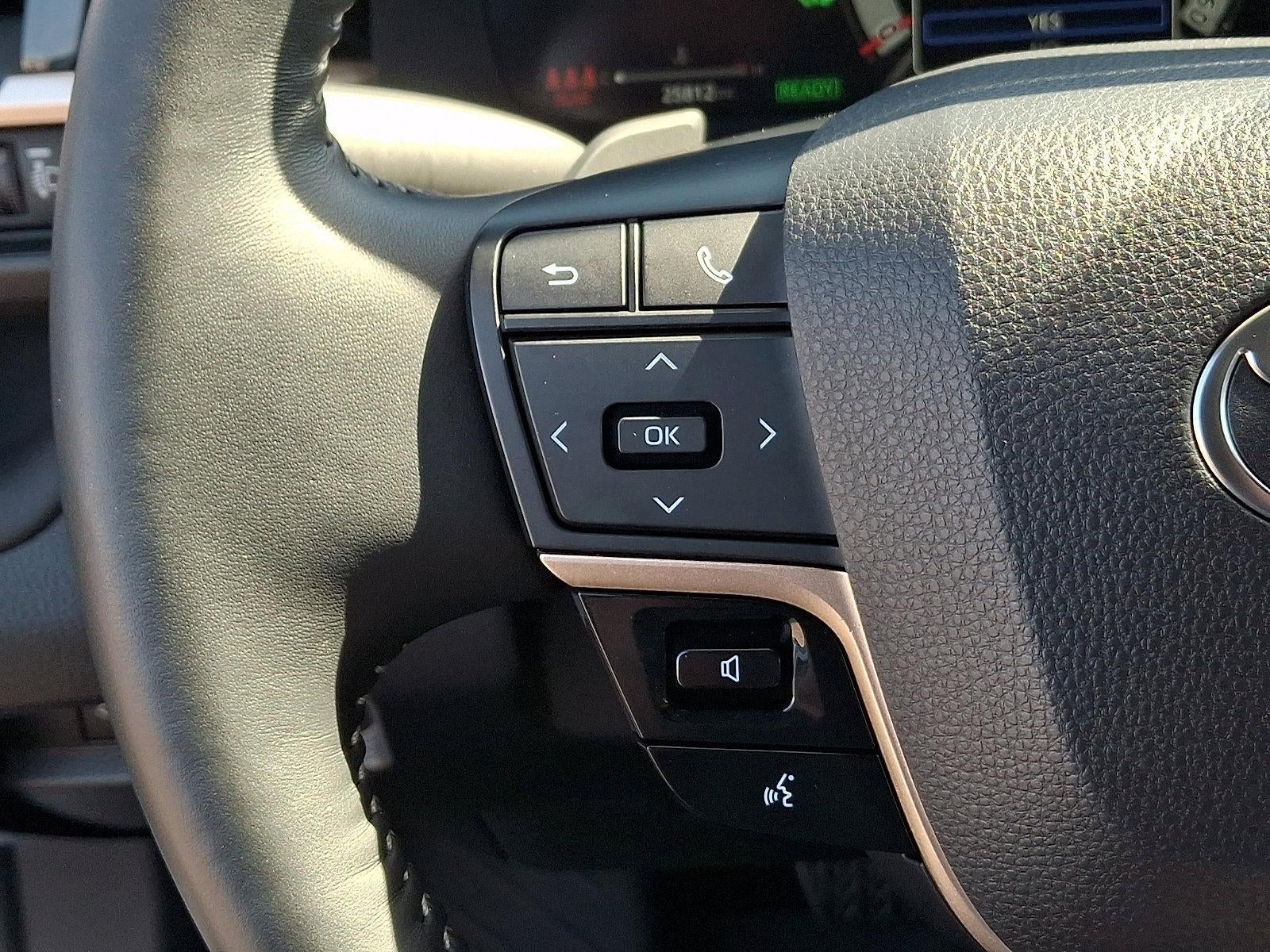 2025 Toyota Crown Signia XLE AWD (Natl)