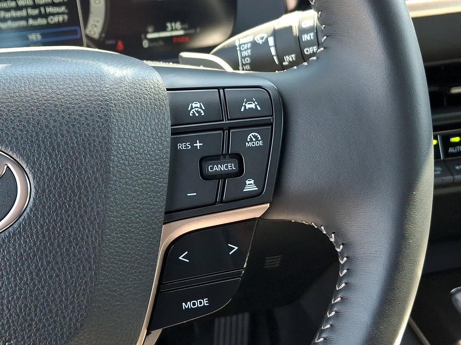 2025 Toyota Crown Signia XLE AWD (Natl)