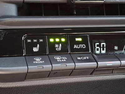 2025 Toyota Crown Signia XLE AWD (Natl)