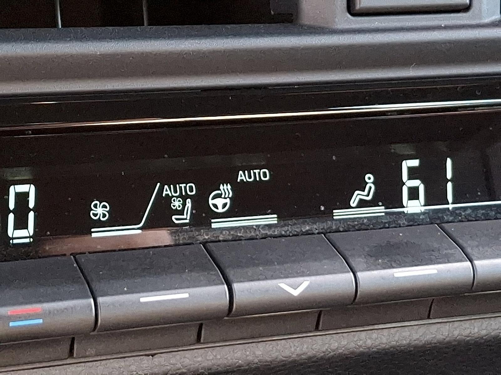 2025 Toyota Crown Signia XLE AWD (Natl)