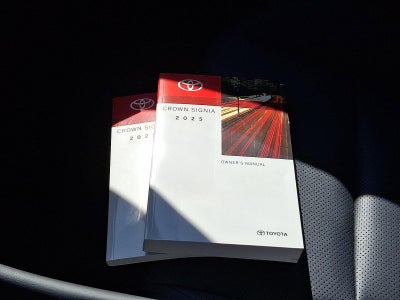 2025 Toyota Crown Signia XLE AWD (Natl)