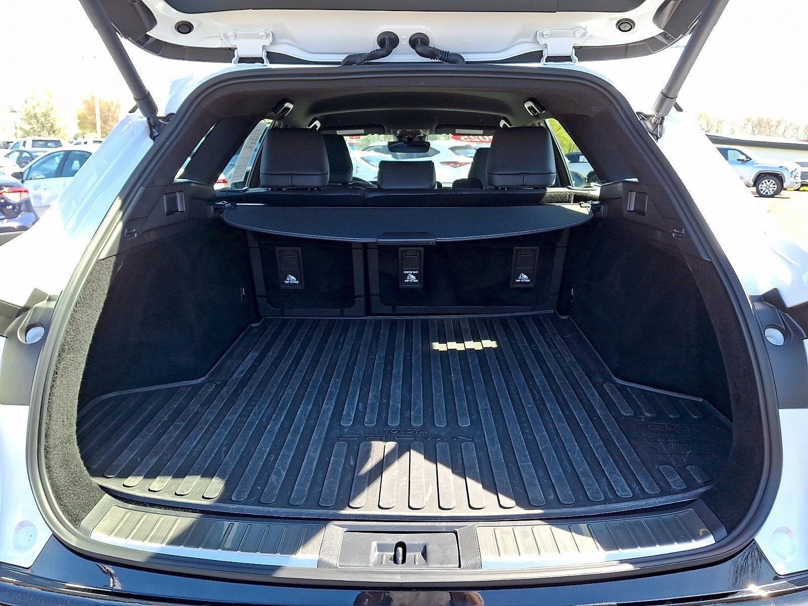 2025 Toyota Crown Signia XLE AWD (Natl)