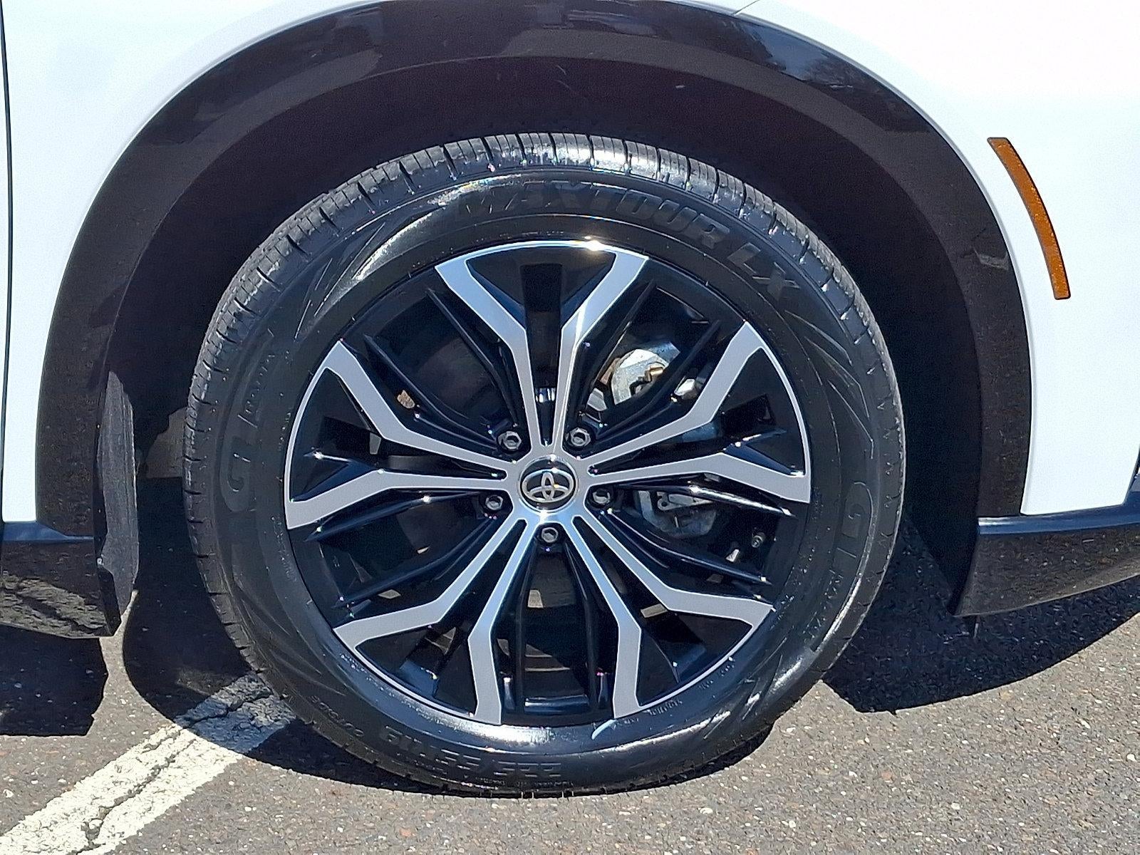 2025 Toyota Crown Signia XLE AWD (Natl)