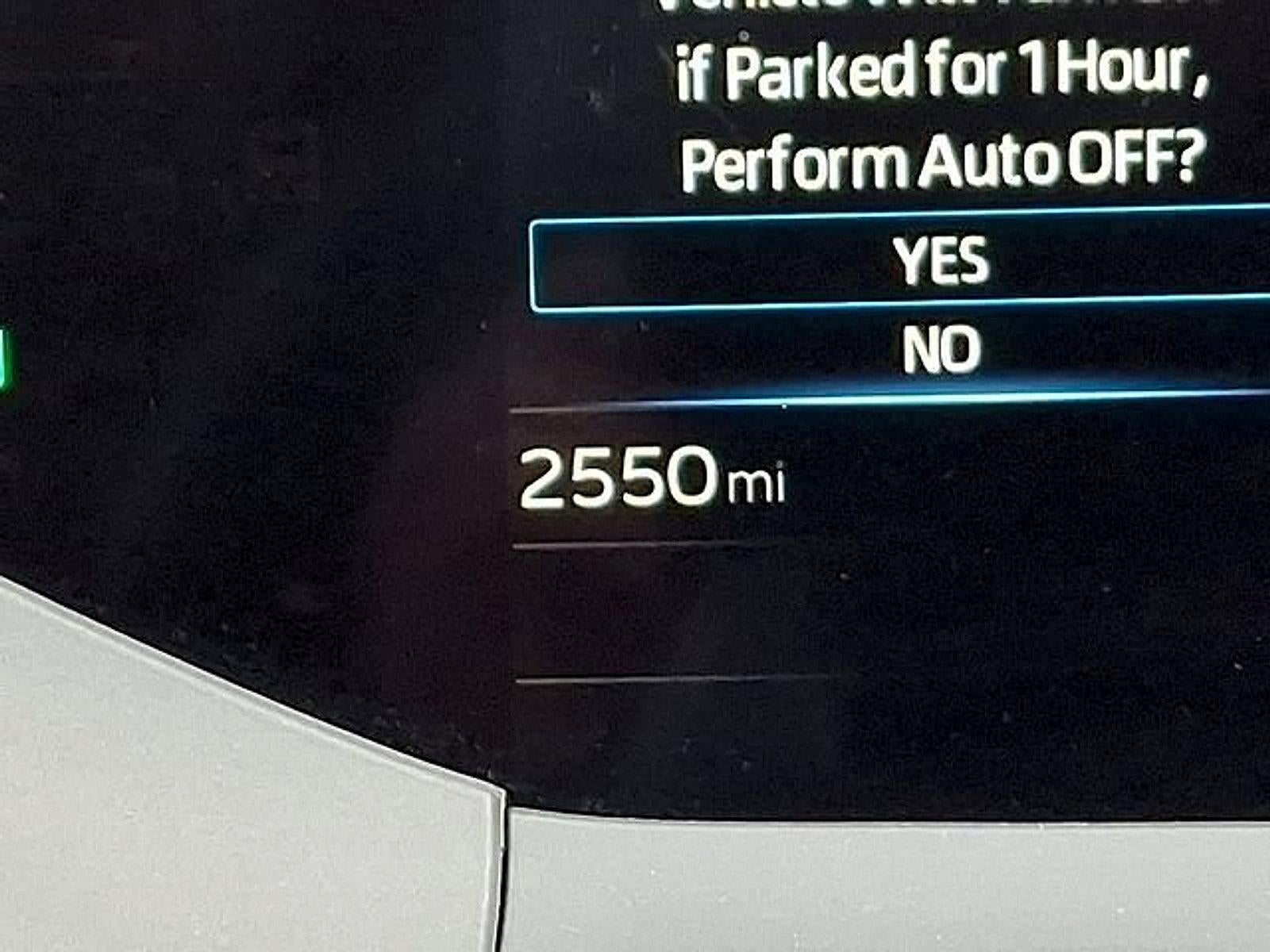 2025 Toyota Prius Plug-In Hybrid SE (Natl)