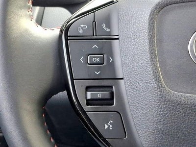 2025 Toyota Prius Plug-In Hybrid SE (Natl)