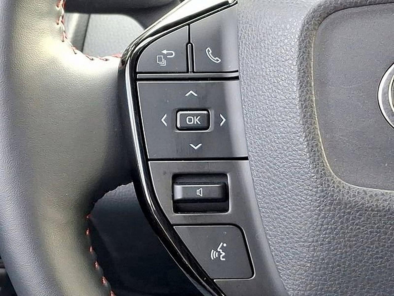 2025 Toyota Prius Plug-In Hybrid SE (Natl)