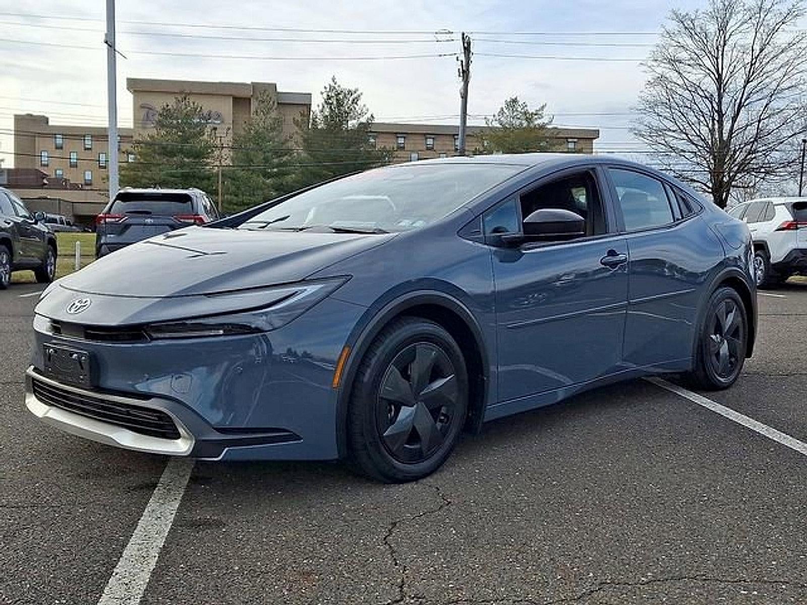 2025 Toyota Prius Plug-In Hybrid SE (Natl)
