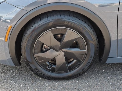 2024 Toyota Prius LE AWD (Natl)