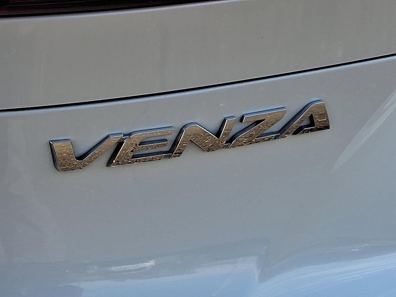 2022 Toyota Venza LE AWD (GS)
