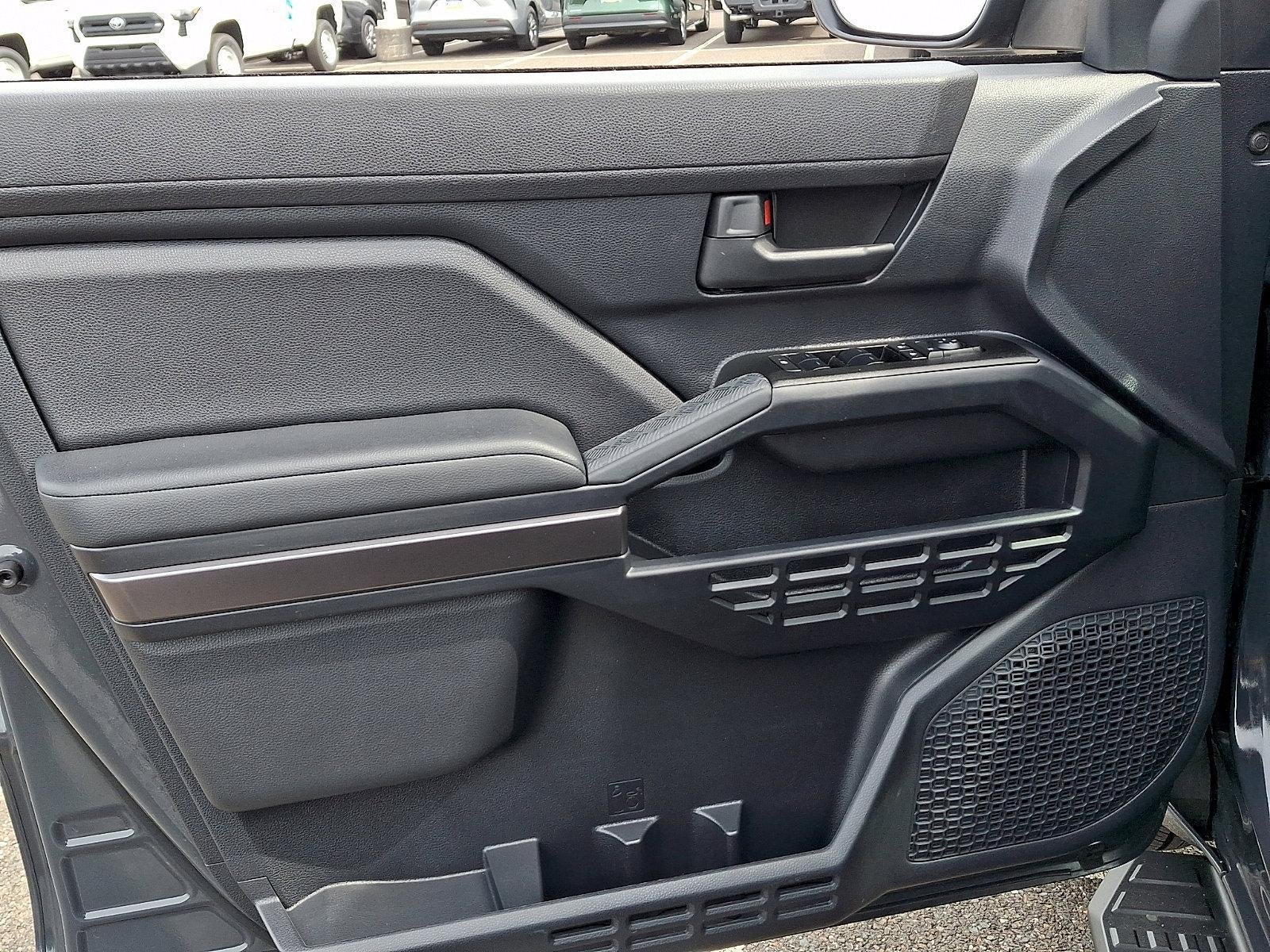 2025 Toyota 4Runner SR5 4WD (GS)