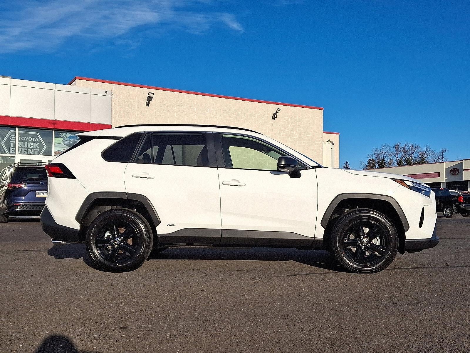 2025 Toyota RAV4 Hybrid LE AWD (Natl)
