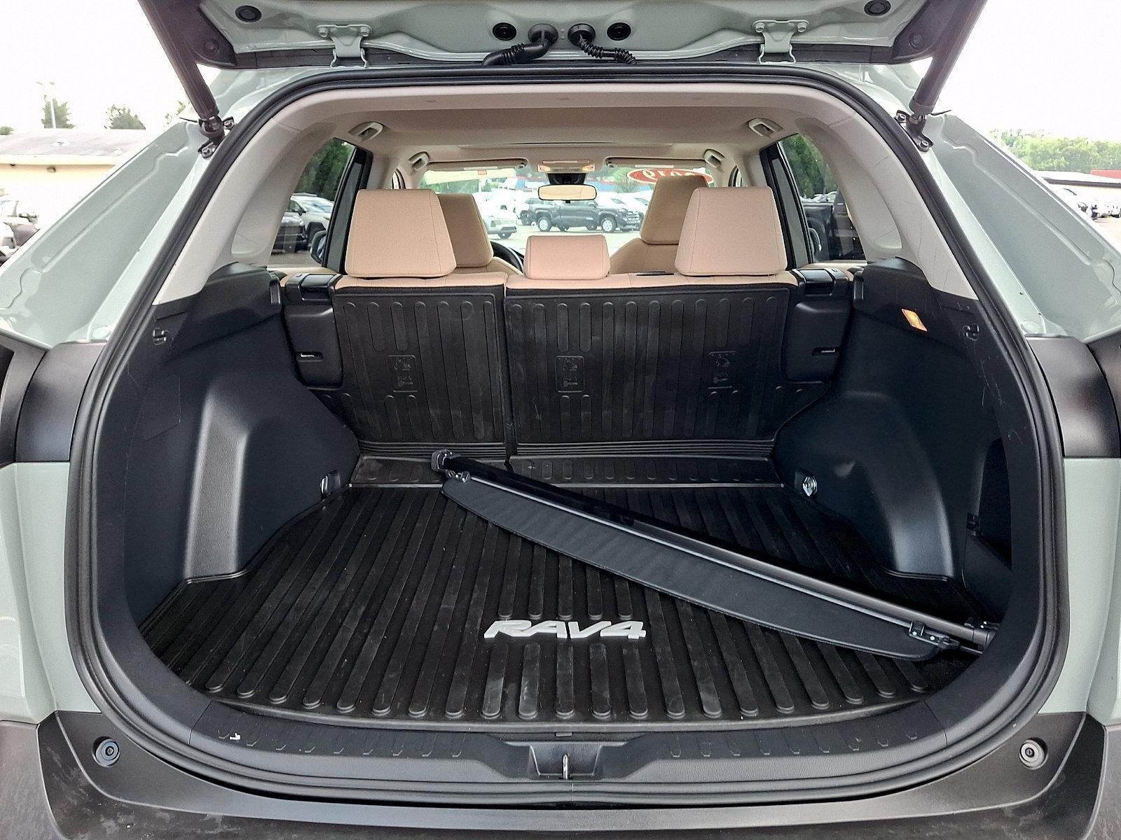 2019 Toyota RAV4 XLE AWD (Natl)