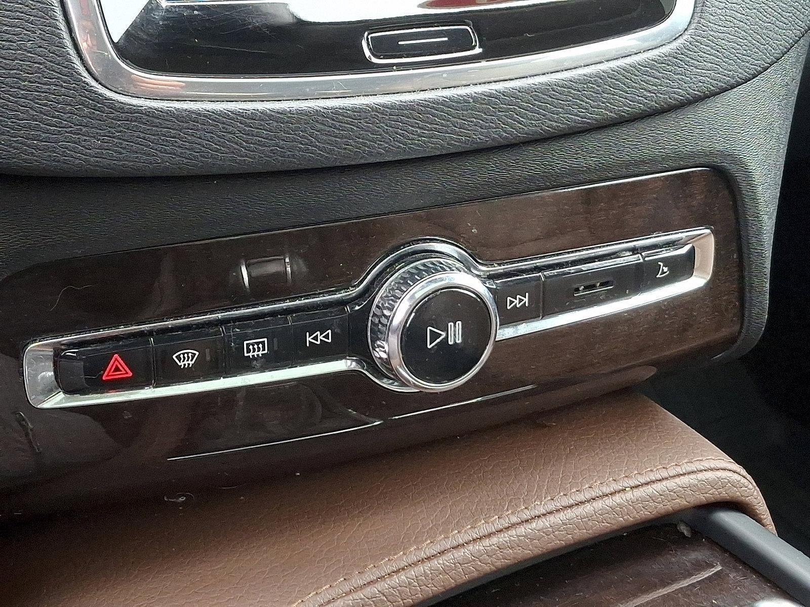 2019 Volvo XC90 T6 AWD Momentum