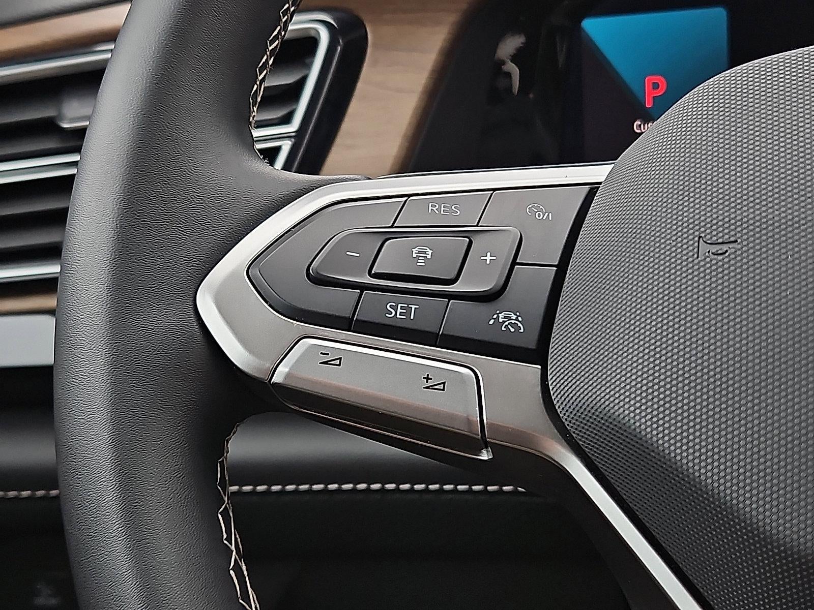 2025 Volkswagen Atlas 2.0T SE w/Technology 4MOTION