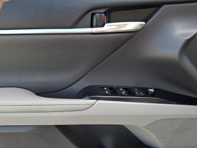 2019 Toyota Camry XLE Auto (SE)