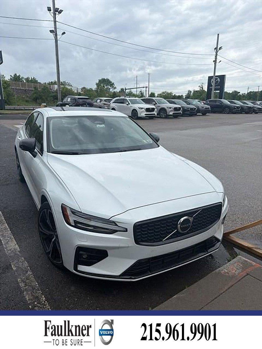 2024 Volvo S60 B5 FWD Core Dark Theme