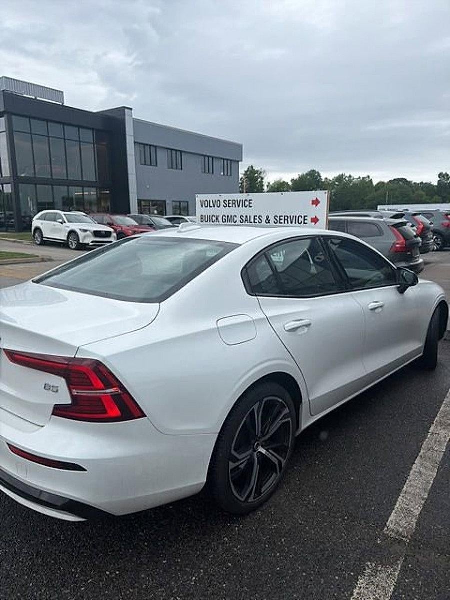 2024 Volvo S60 B5 FWD Core Dark Theme