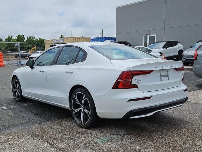 2024 Volvo S60 B5 FWD Core Dark Theme