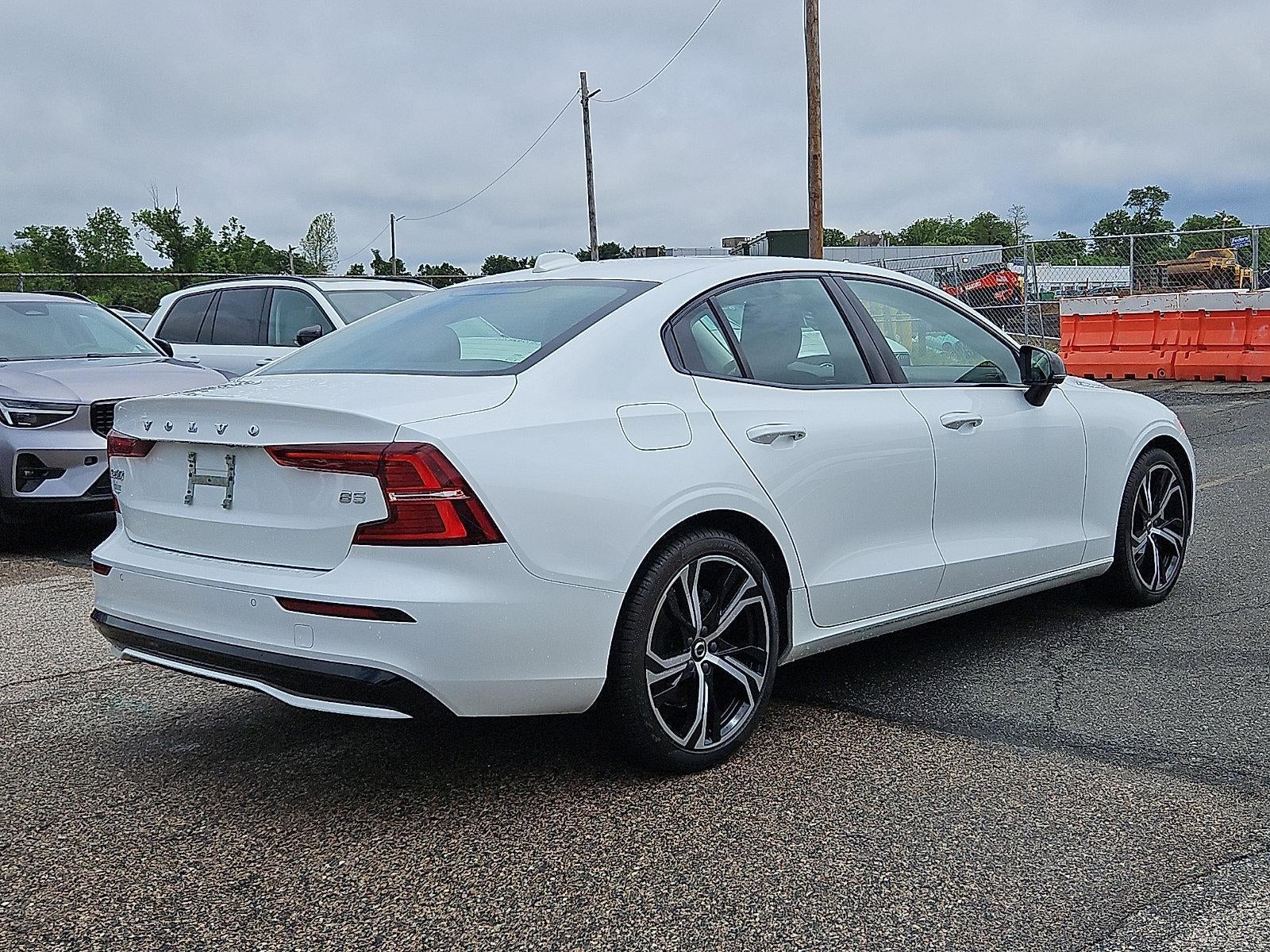 2024 Volvo S60 B5 FWD Core Dark Theme