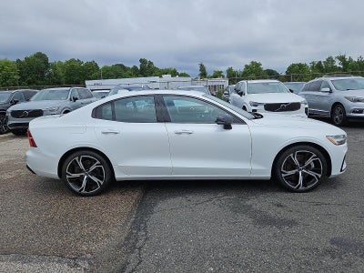 2024 Volvo S60 B5 FWD Core Dark Theme