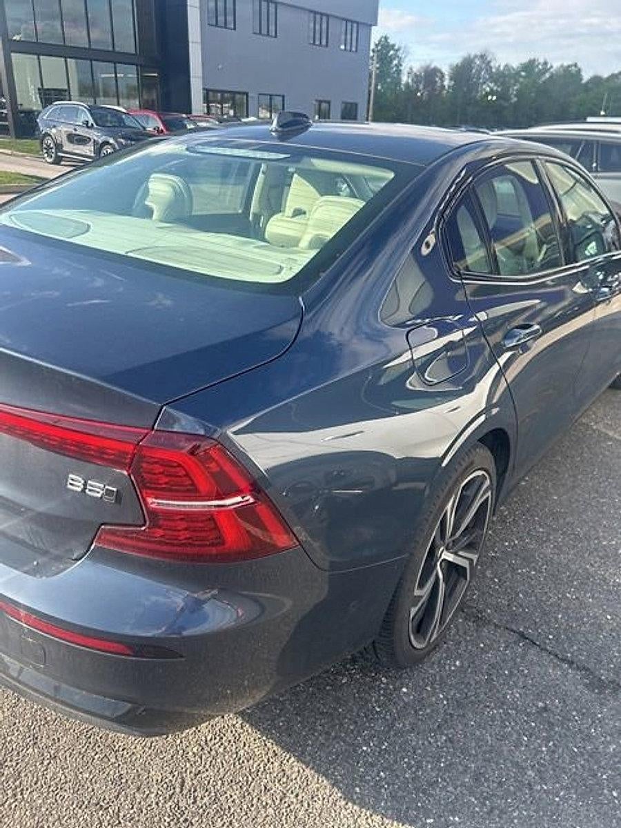 2023 Volvo S60 B5 AWD Plus Dark Theme