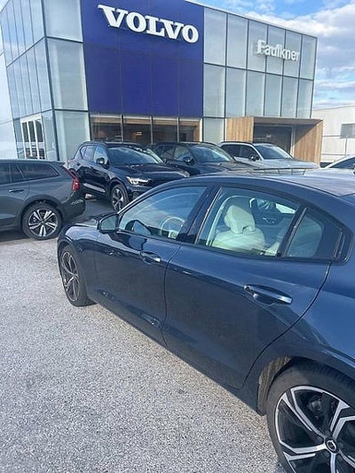 2023 Volvo S60 B5 AWD Plus Dark Theme